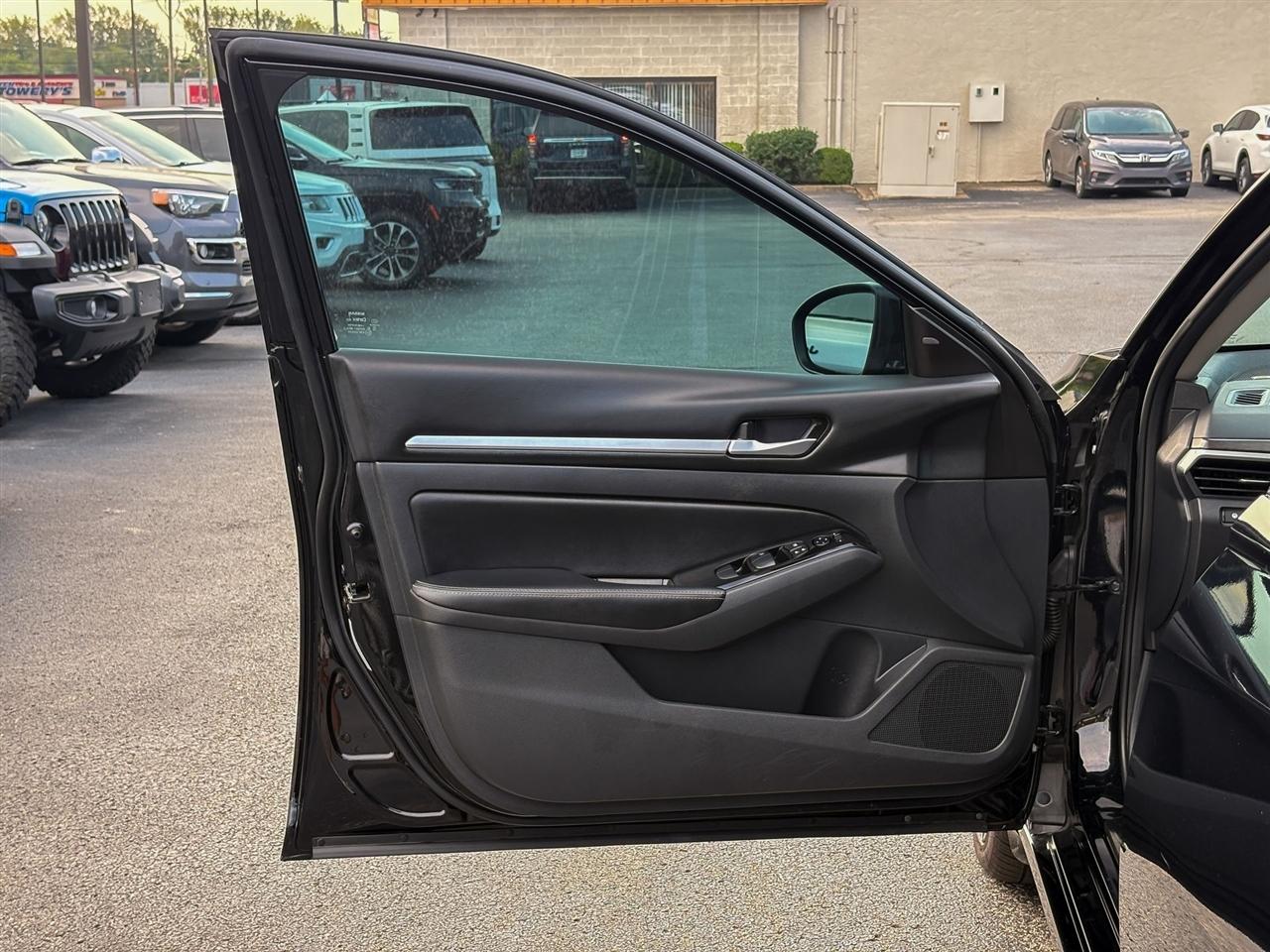 Nissan Altima  2024