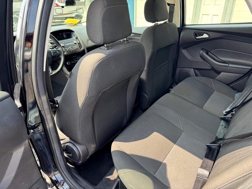 2018 Ford Focus SE photo 13