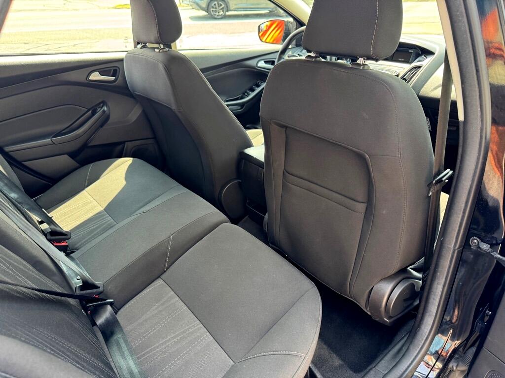 2018 Ford Focus SE photo 14