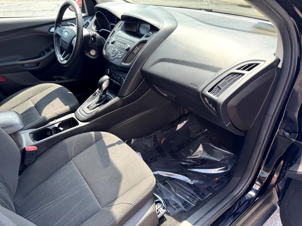 2018 Ford Focus SE photo 15