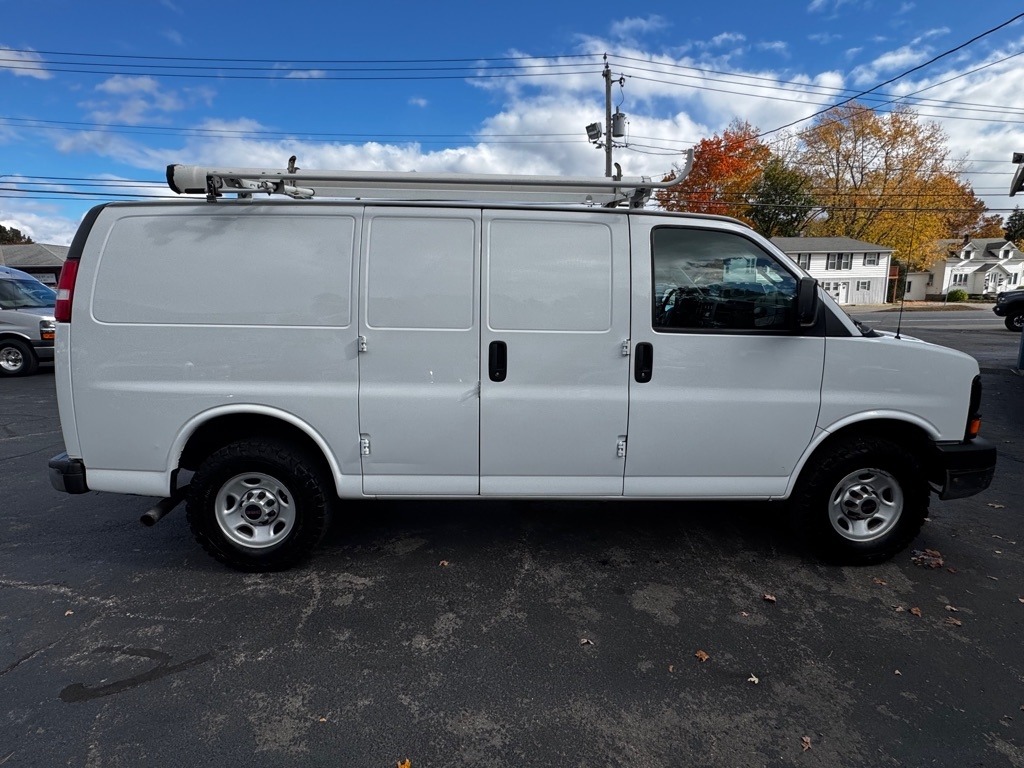 GMC Savana Cargo Van RWD 2500 135" 2016 GMC Savana Cargo Van RWD 2500 135" 2016