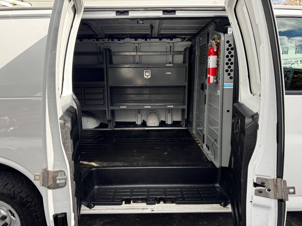 GMC Savana Cargo Van RWD 2500 135" 2016 GMC Savana Cargo Van RWD 2500 135" 2016