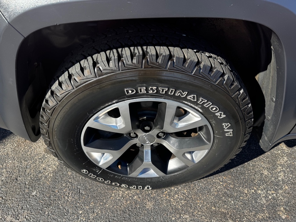 Jeep Cherokee 4WD 4dr Trailhawk 2015 Jeep Cherokee 4WD 4dr Trailhawk 2015