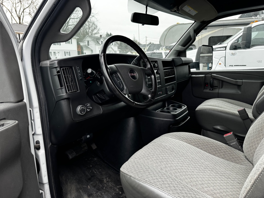 GMC Savana Commercial Cutaway 3500 Van 177" 2020