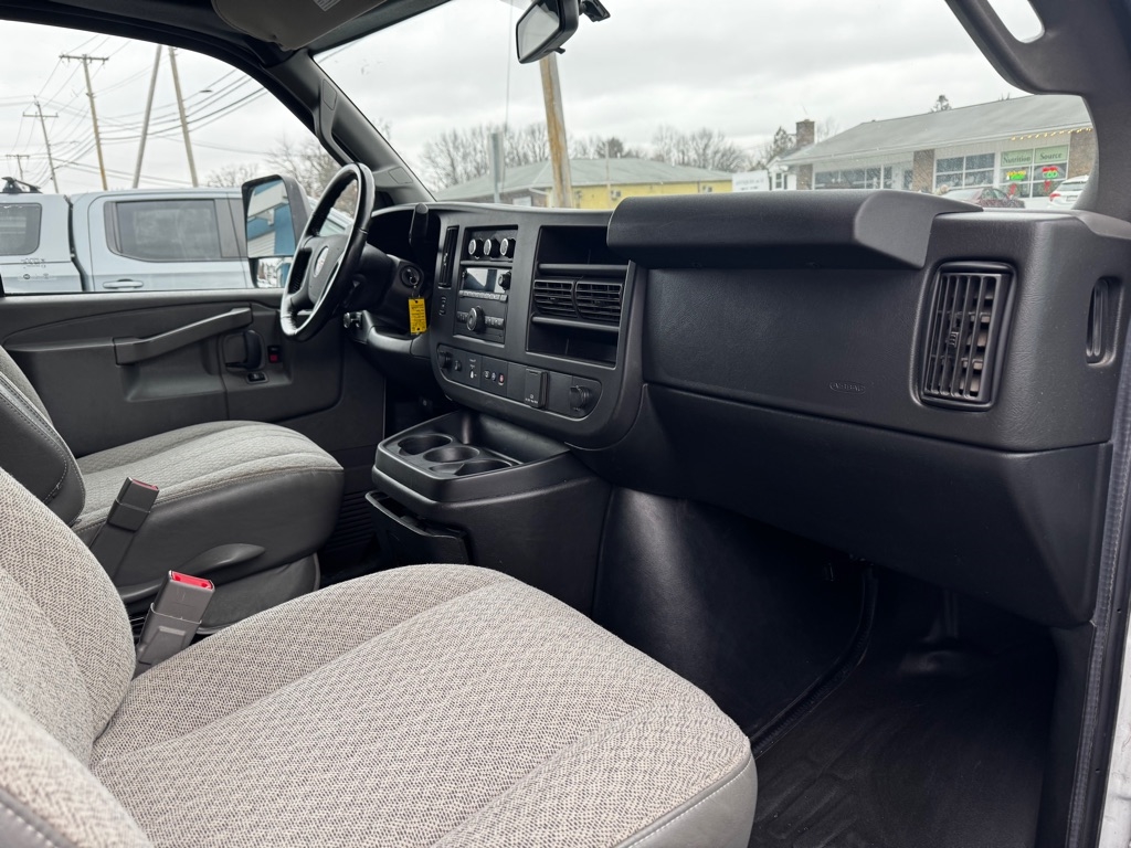 GMC Savana Commercial Cutaway 3500 Van 177" 2020