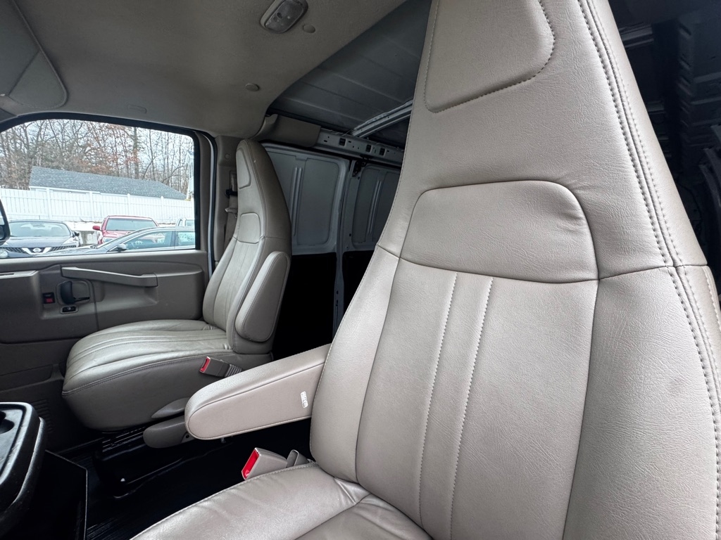 Chevrolet Express Cargo Van RWD 2500 155" 2023