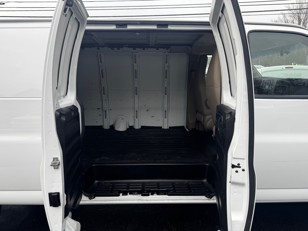 Chevrolet Express Cargo Van RWD 2500 155" 2023