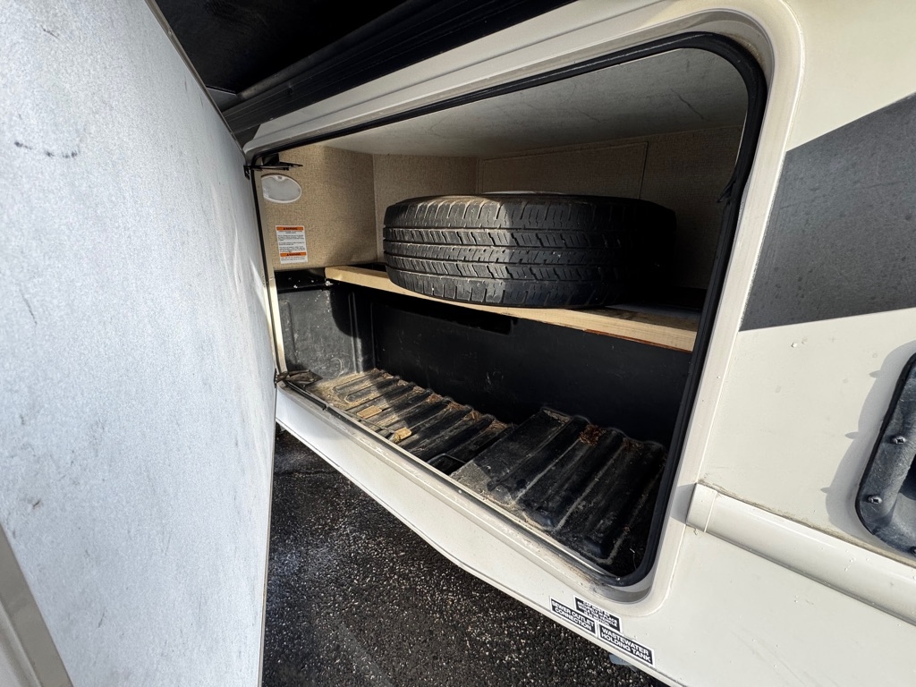 Thor Motor Coach Chateau  2017