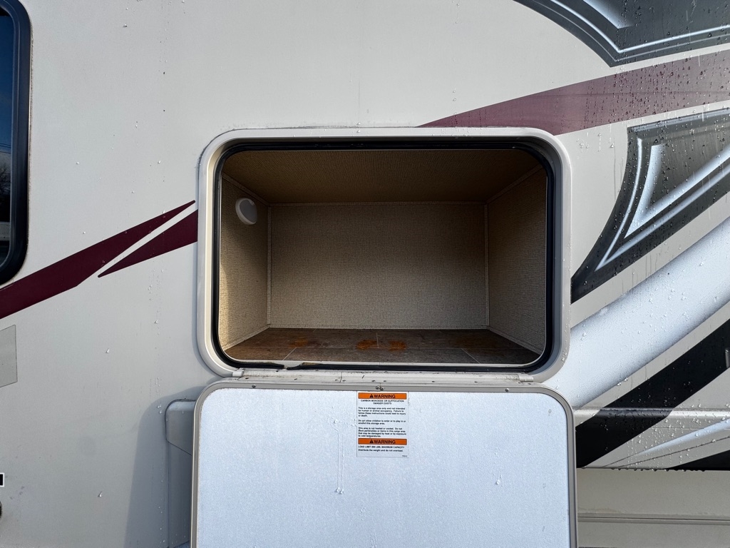 Thor Motor Coach Chateau  2017