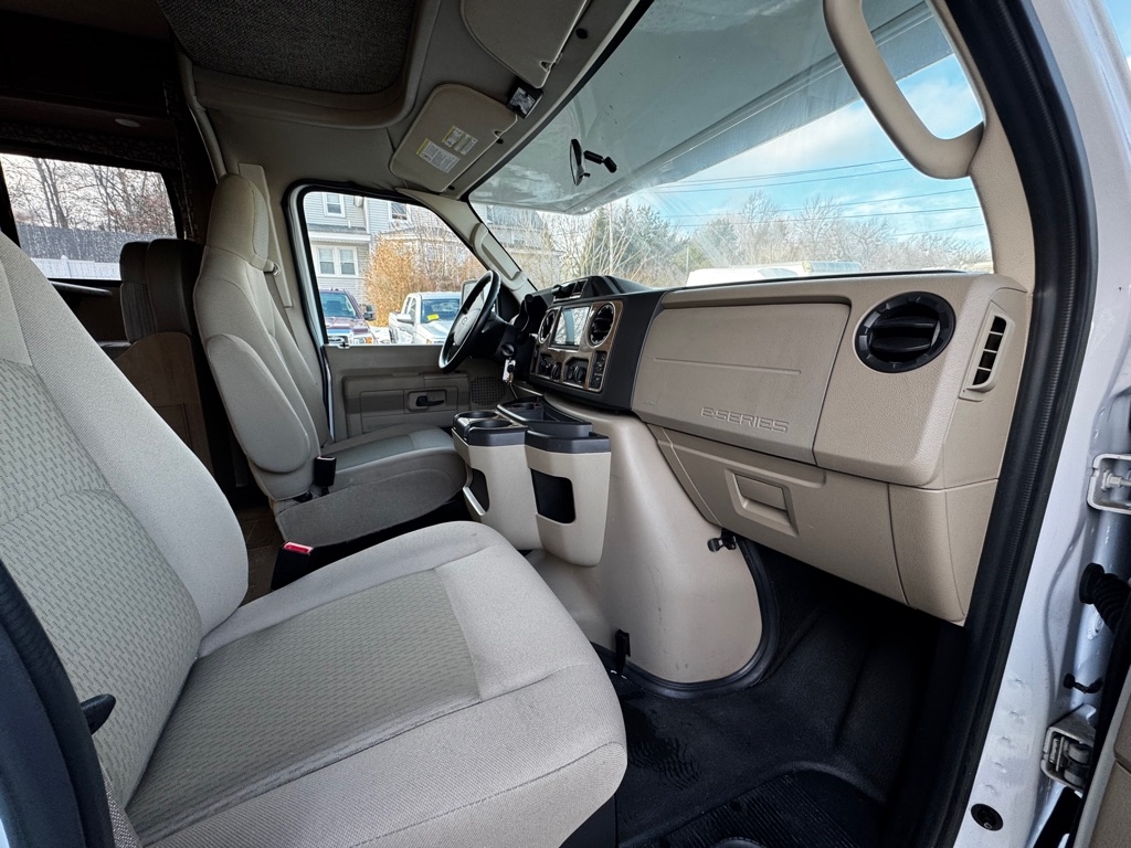 Thor Motor Coach Chateau  2017