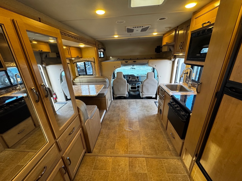 Thor Motor Coach Chateau  2017