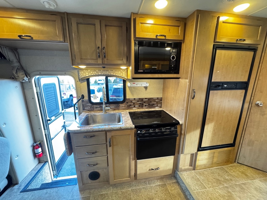 Thor Motor Coach Chateau  2017