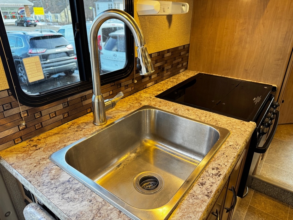 Thor Motor Coach Chateau  2017