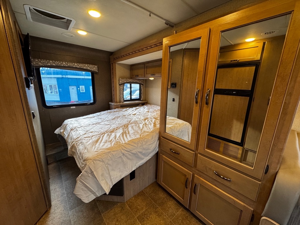 Thor Motor Coach Chateau  2017