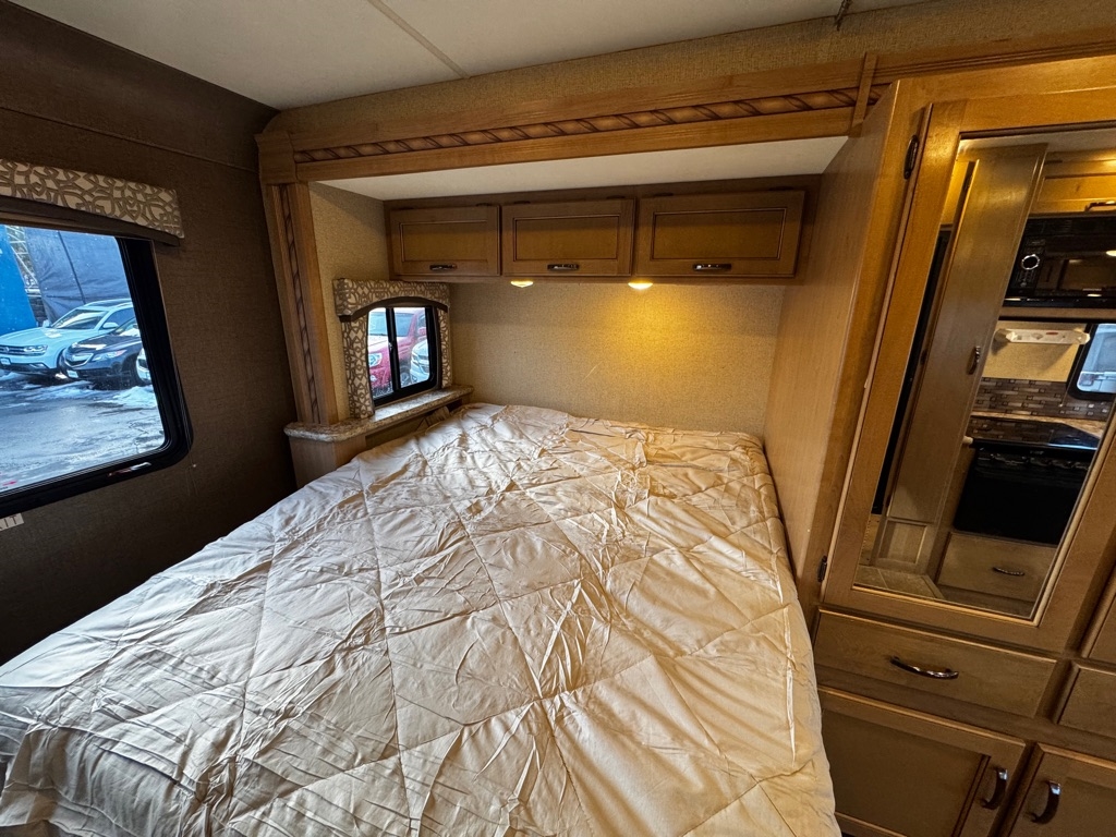 Thor Motor Coach Chateau  2017