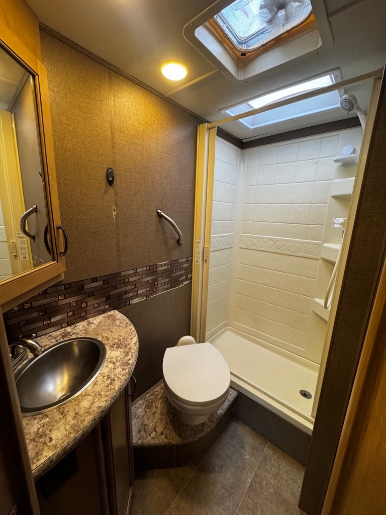 Thor Motor Coach Chateau  2017