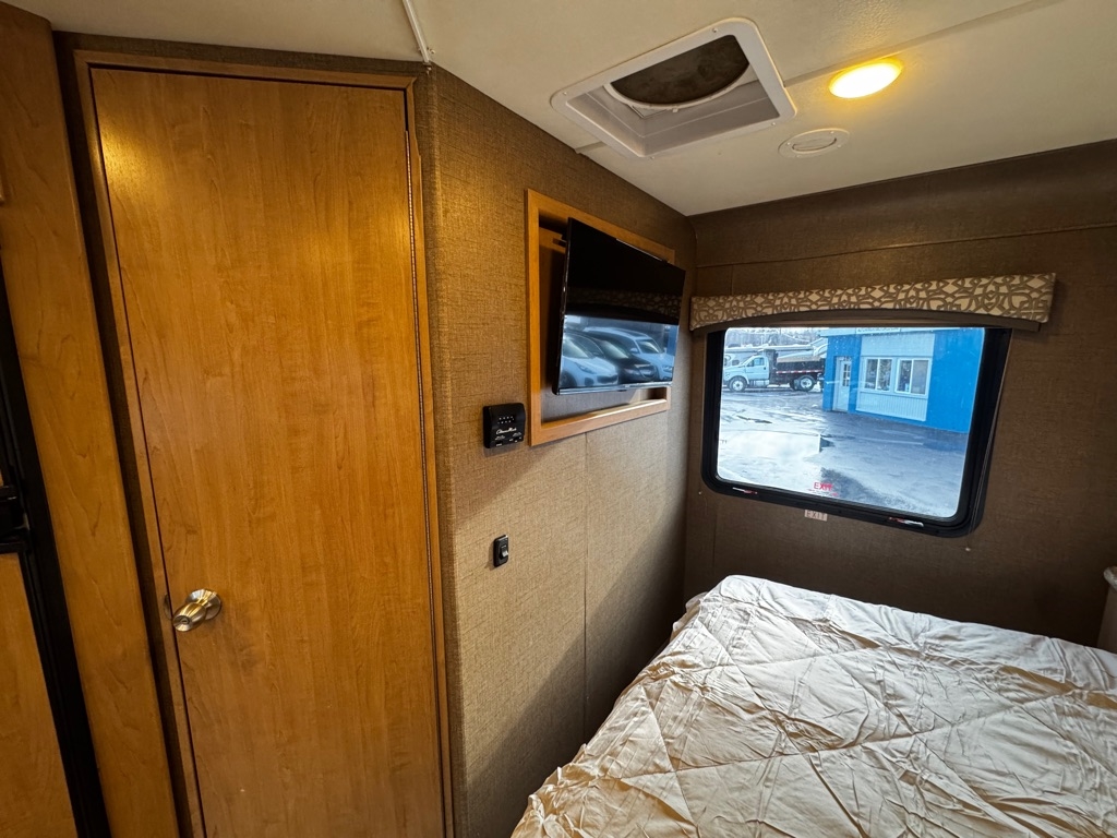 Thor Motor Coach Chateau  2017