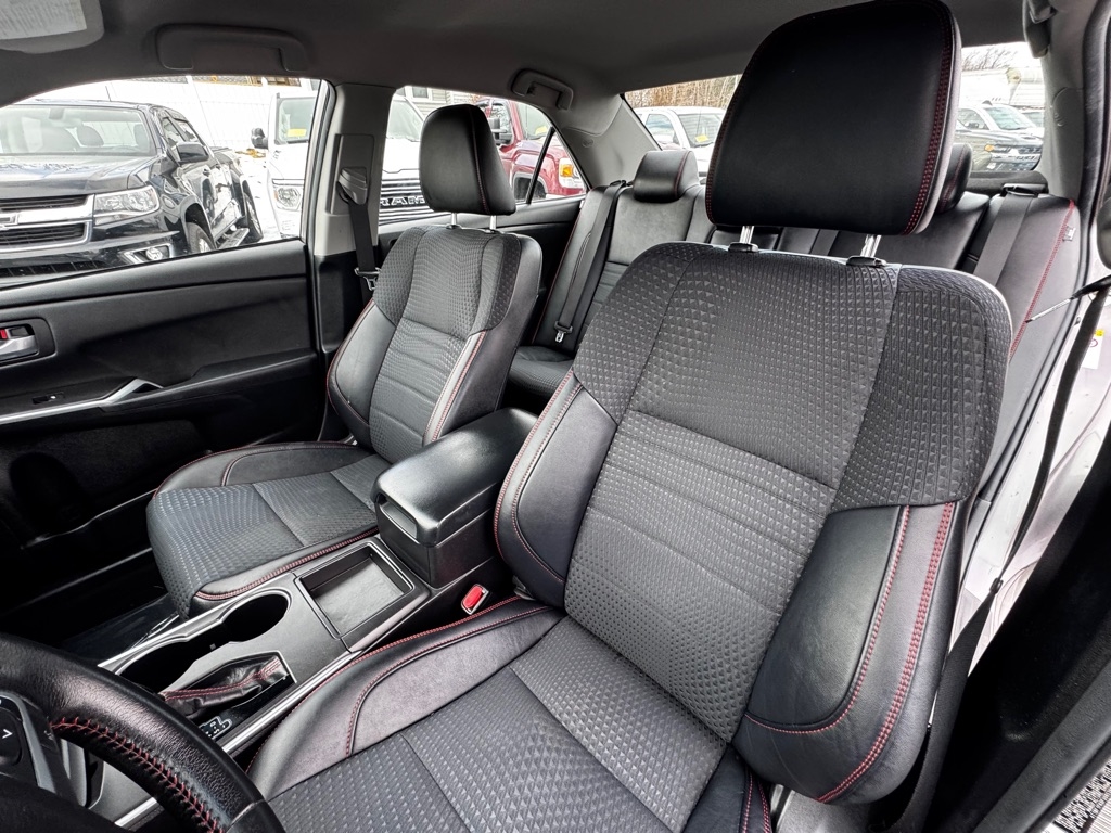 Toyota Camry 4dr Sdn I4 Auto XLE (Natl) 2015