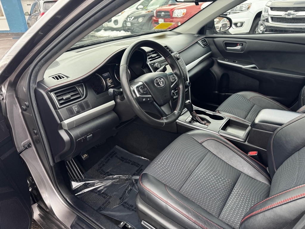 Toyota Camry 4dr Sdn I4 Auto XLE (Natl) 2015