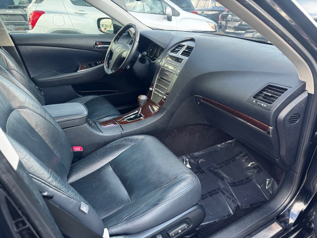 Lexus ES 350 4dr Sdn 2011