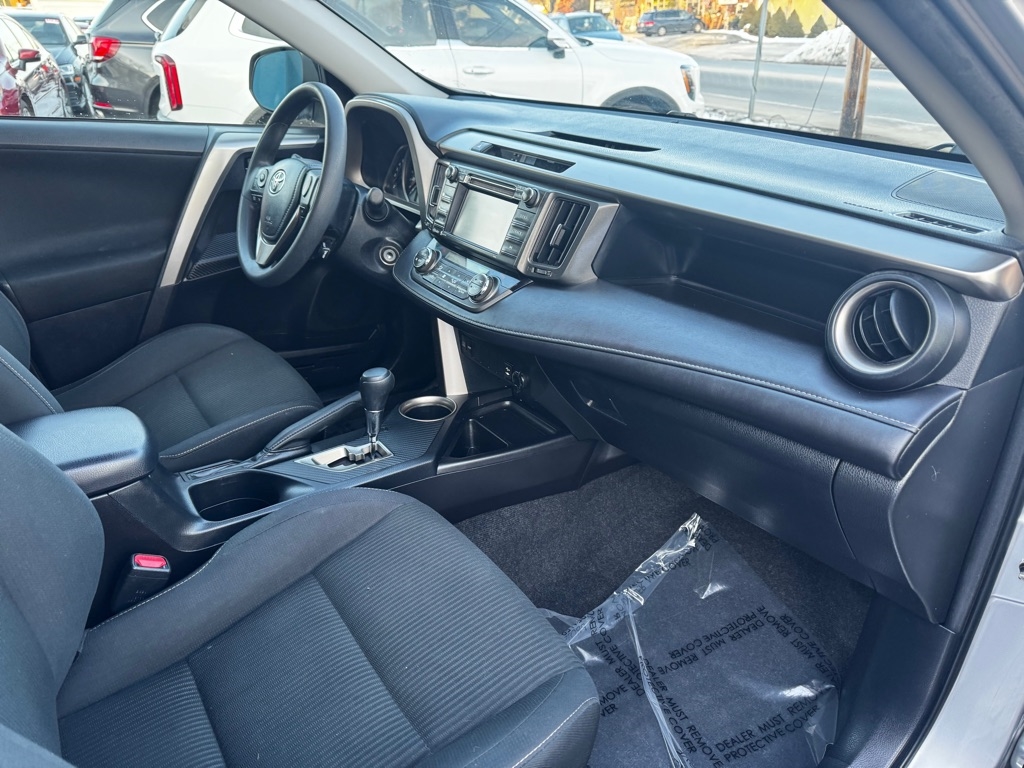 Toyota RAV4 AWD 4dr XLE (Natl) 2014