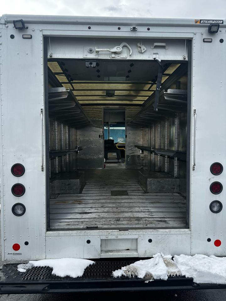 Ford E-Series Stripped Chassis E-450 158" WB 2023