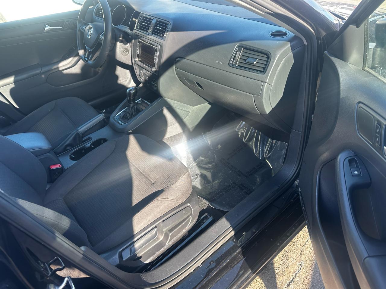 Volkswagen Jetta Sedan 4dr Auto 2.0L S 2015