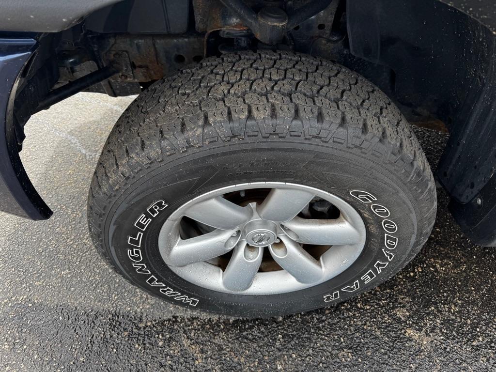 Nissan Titan 4WD King Cab SWB SE 2010