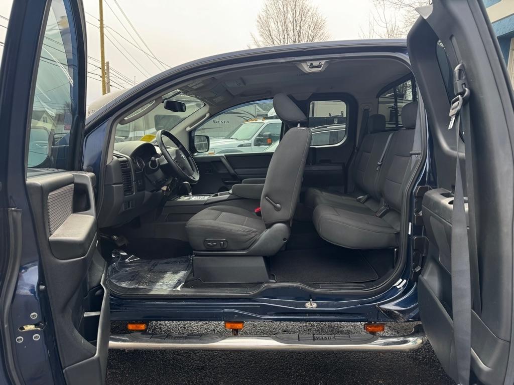 Nissan Titan 4WD King Cab SWB SE 2010