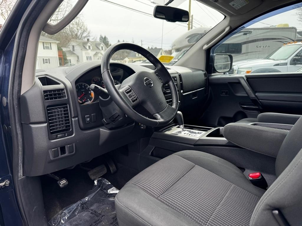 Nissan Titan 4WD King Cab SWB SE 2010