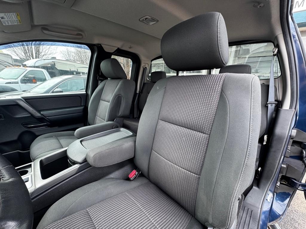 Nissan Titan 4WD King Cab SWB SE 2010