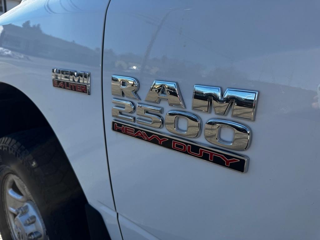 RAM 2500 4WD Reg Cab 140.5" Tradesman 2015