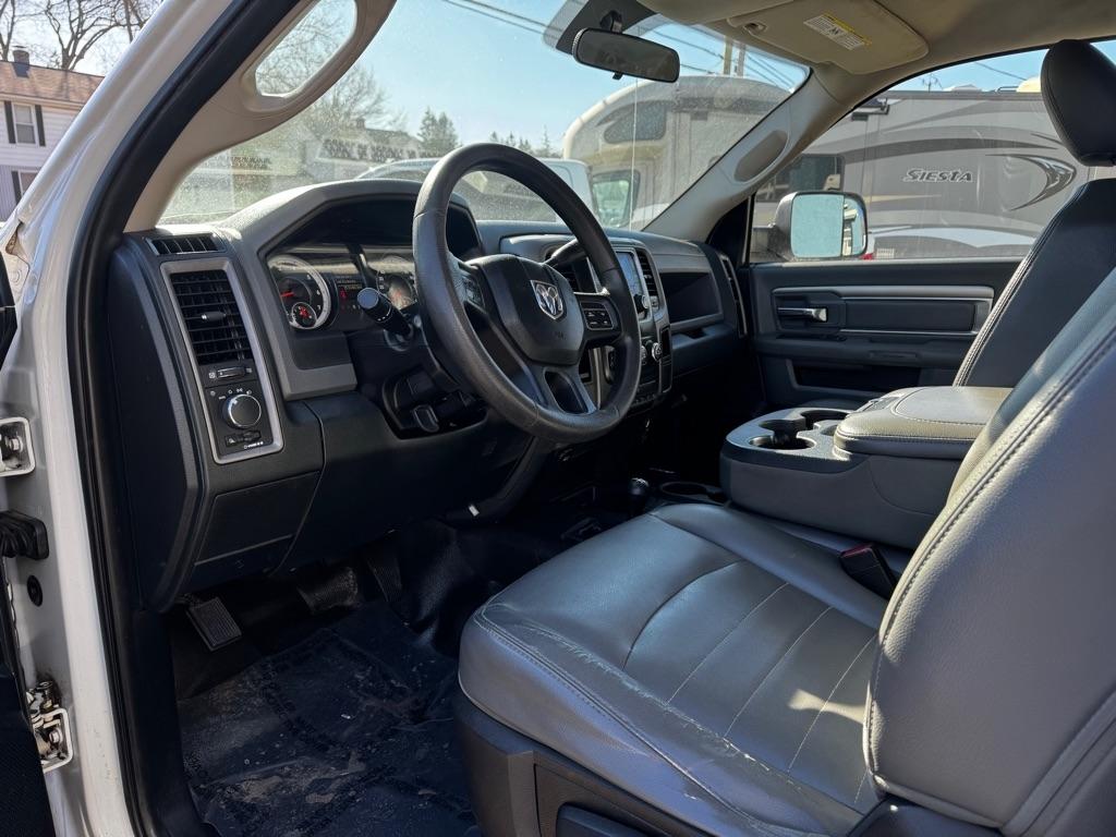 RAM 2500 4WD Reg Cab 140.5" Tradesman 2015