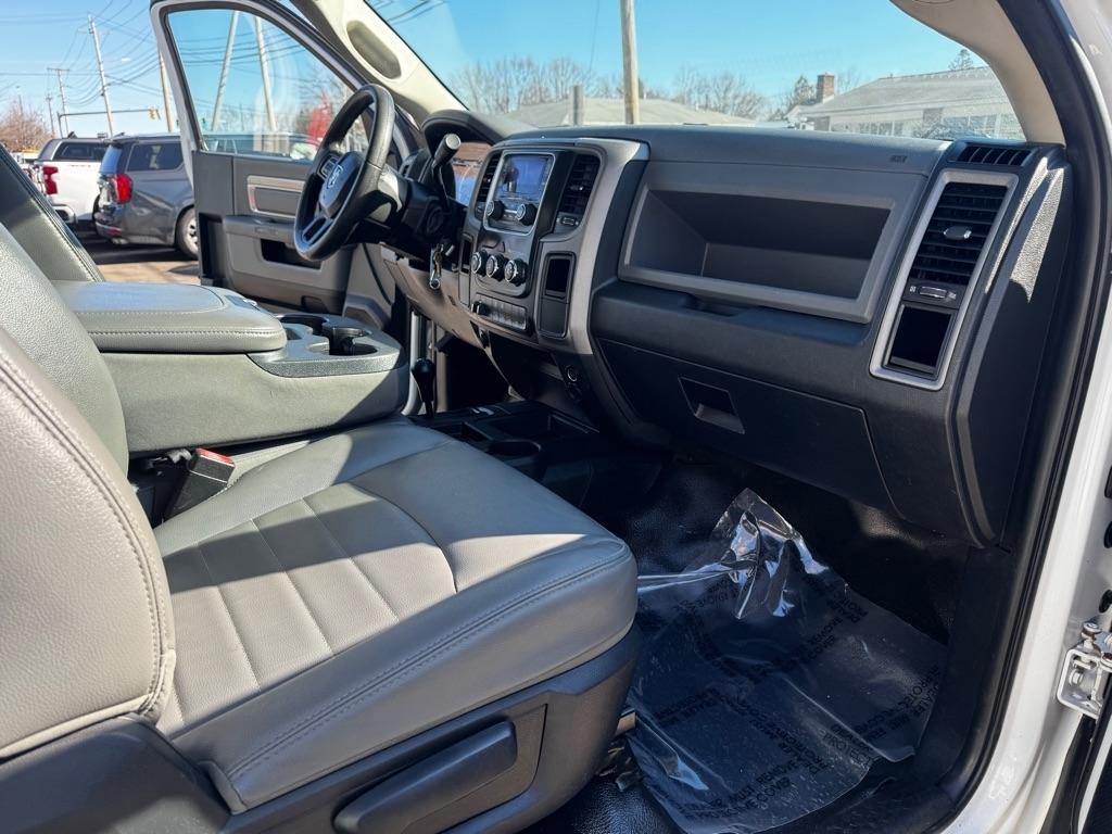 RAM 2500 4WD Reg Cab 140.5" Tradesman 2015