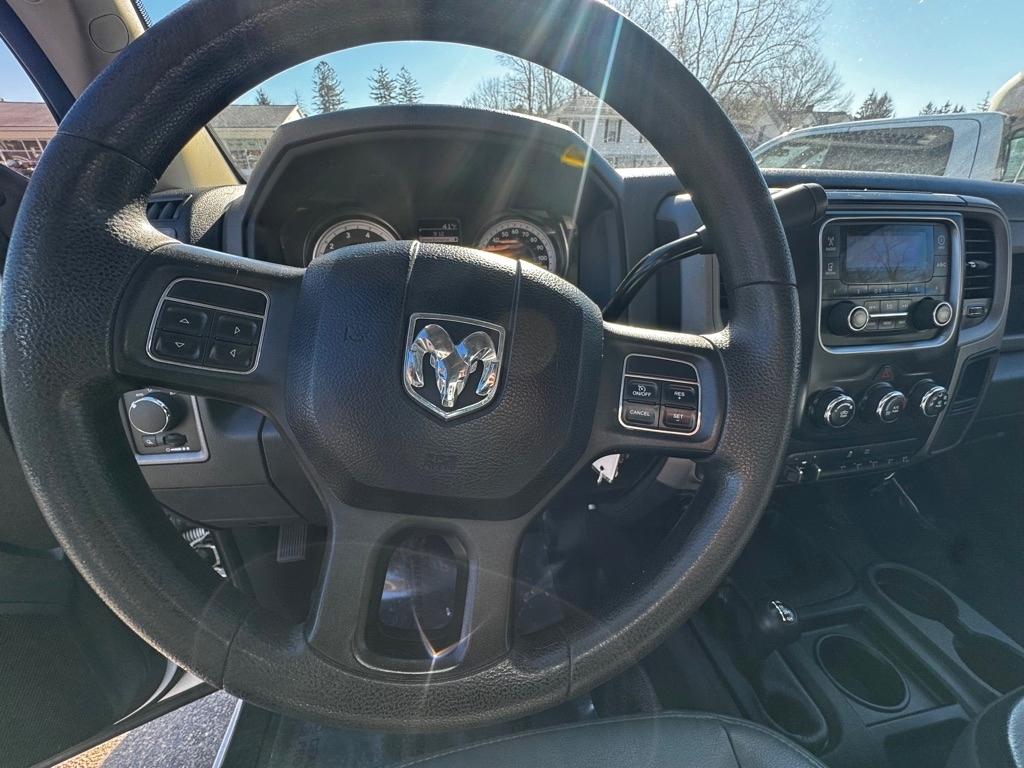 RAM 2500 4WD Reg Cab 140.5" Tradesman 2015