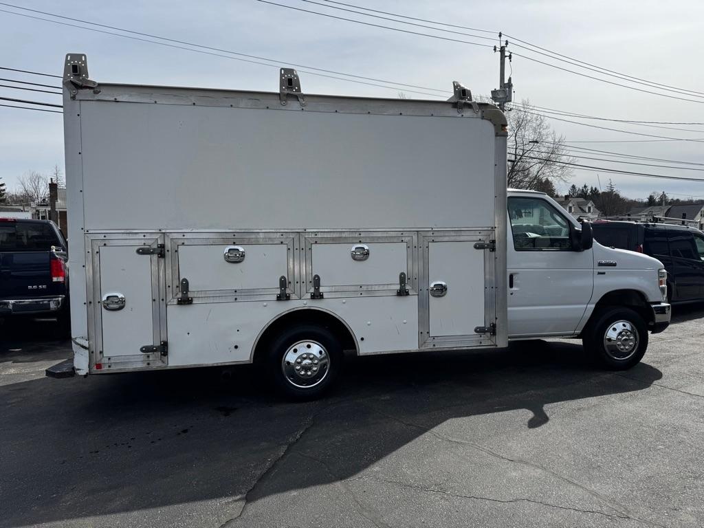 Ford Econoline Commercial Cutaway E-350 Super Duty 138" DRW 2016