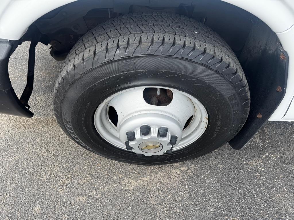 Chevrolet Express Commercial Cutaway 3500 Van 139" 2013