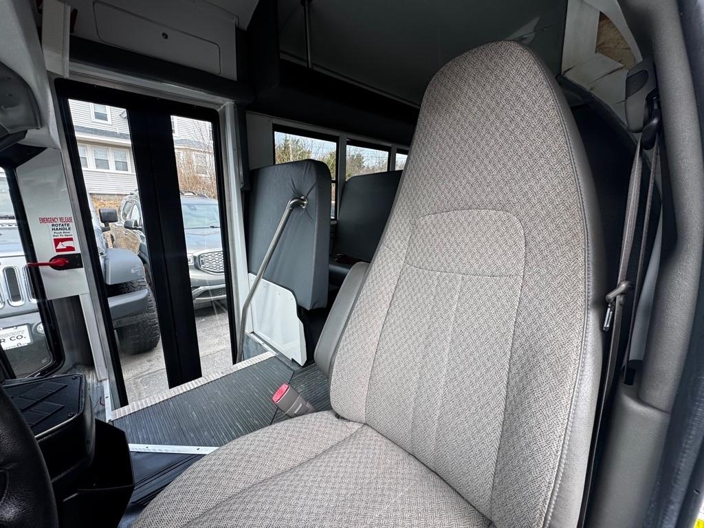 Chevrolet Express Commercial Cutaway 3500 Van 139" 2013