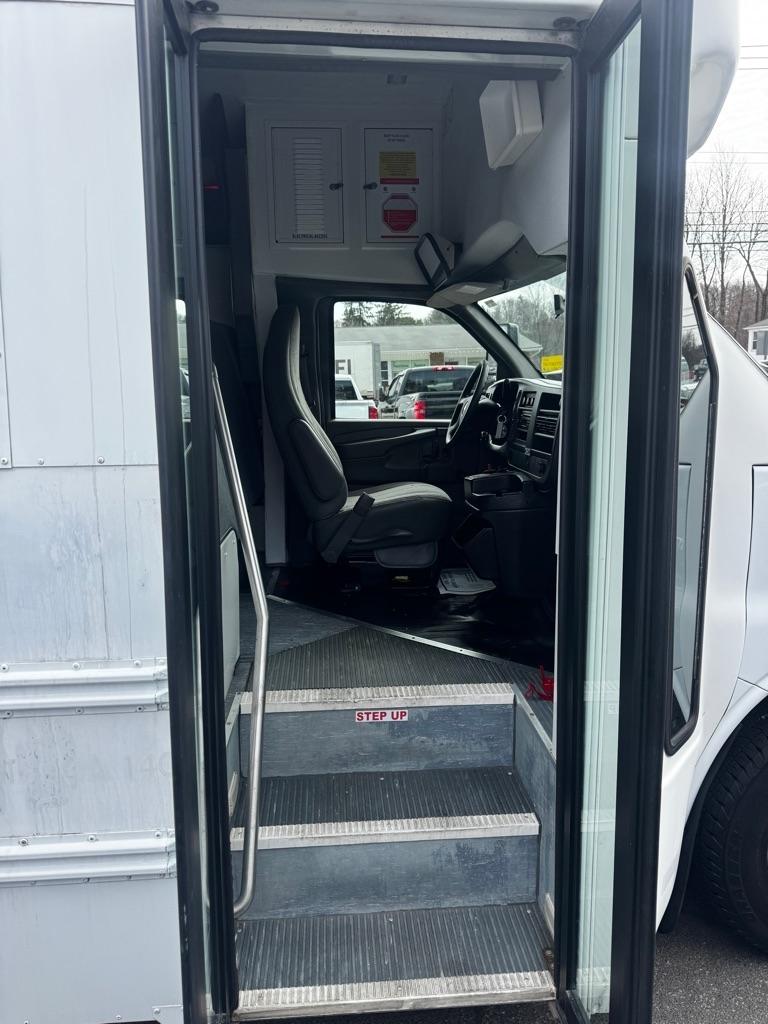 Chevrolet Express Commercial Cutaway 3500 Van 139" 2013