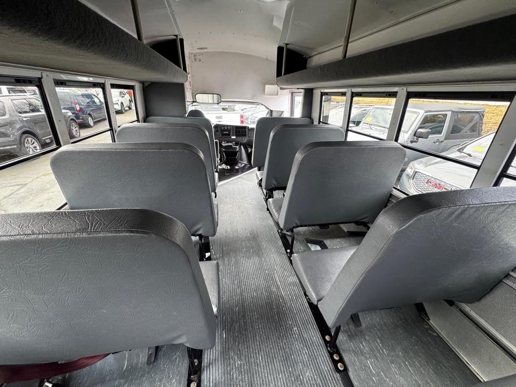 Chevrolet Express Commercial Cutaway 3500 Van 139" 2013