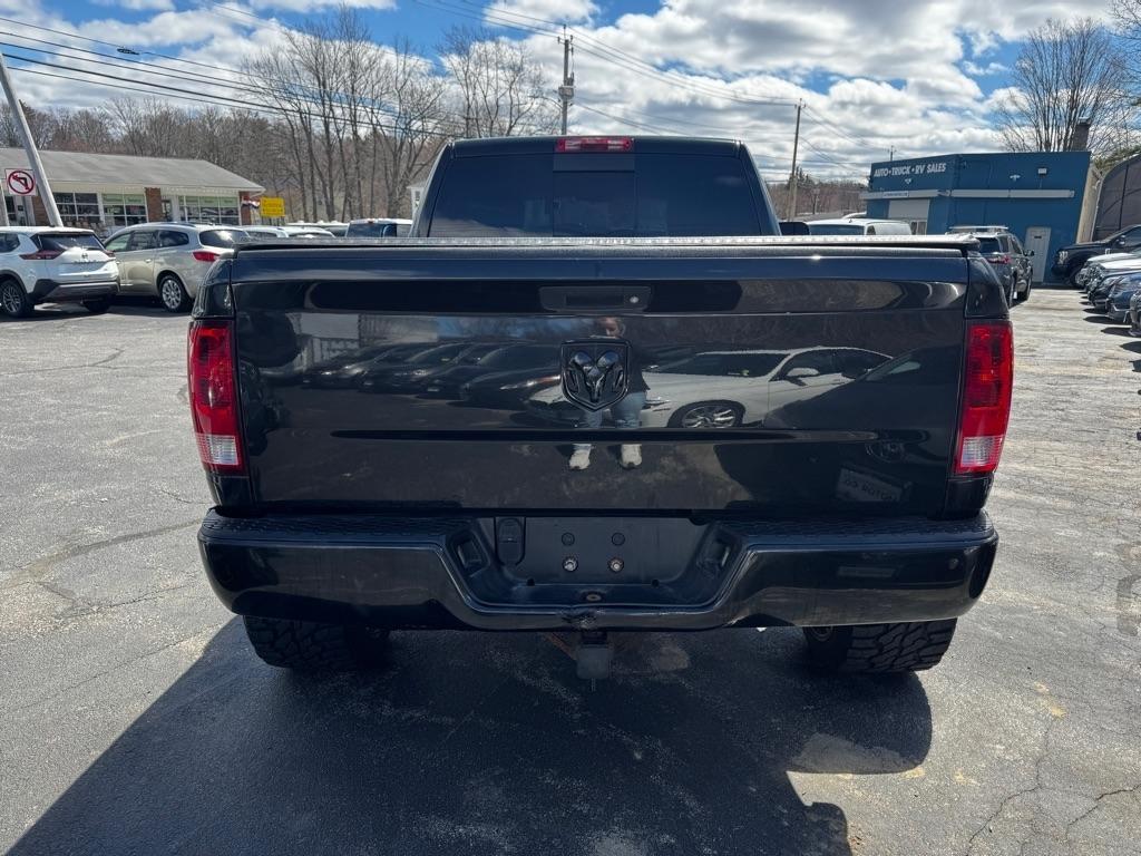 RAM 1500 Express 4x4 Regular Cab 6'4" Box 2017