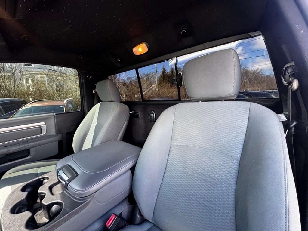 RAM 1500 Express 4x4 Regular Cab 6'4" Box 2017