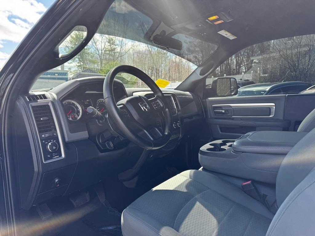 RAM 1500 Express 4x4 Regular Cab 6'4" Box 2017