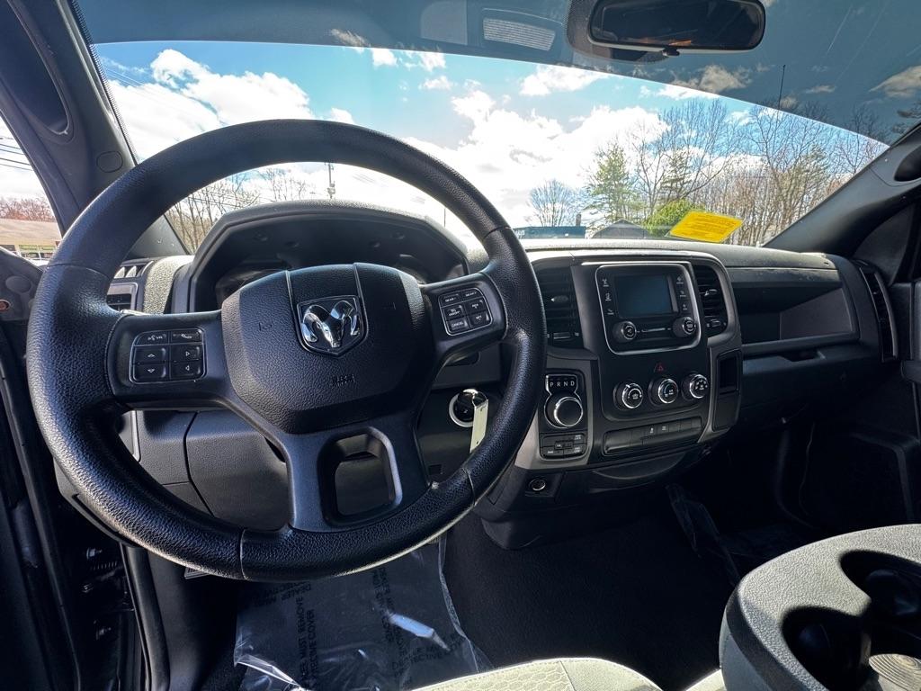 RAM 1500 Express 4x4 Regular Cab 6'4" Box 2017