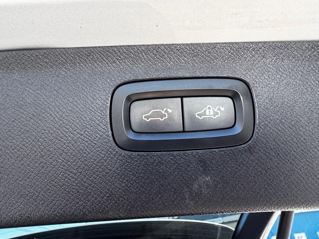 Volvo XC90 T6 AWD Momentum 6P 2021
