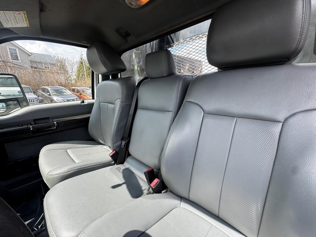 Ford Super Duty F-550 DRW 2WD Reg Cab 165" WB 84" CA XLT 2016