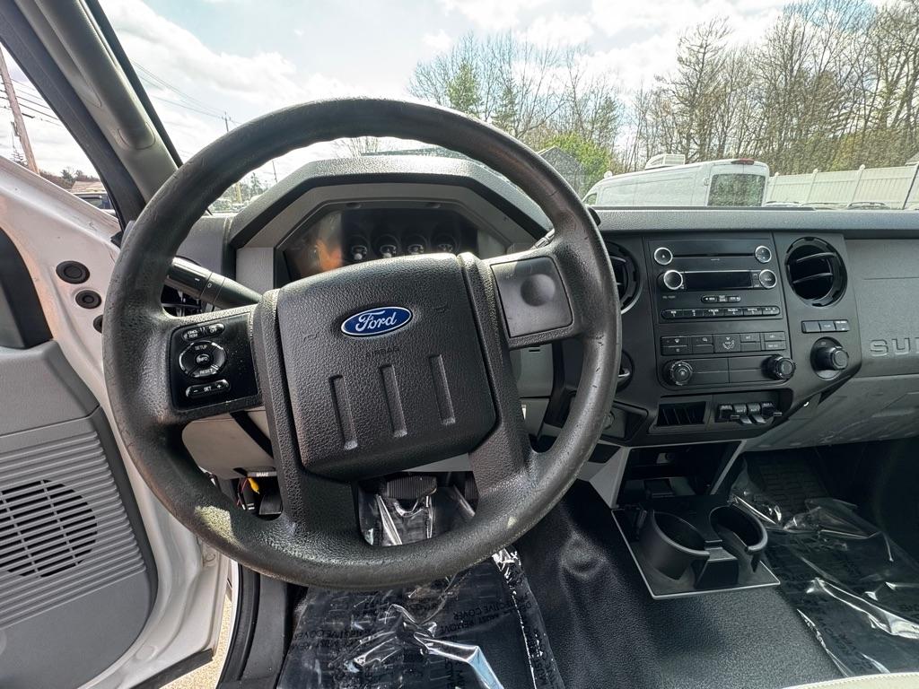 Ford Super Duty F-550 DRW 2WD Reg Cab 165" WB 84" CA XLT 2016