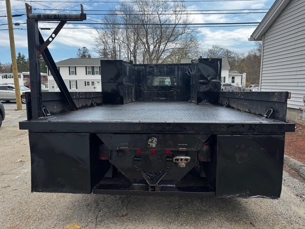 Ford Super Duty F-550 DRW 2WD Reg Cab 165" WB 84" CA XLT 2016