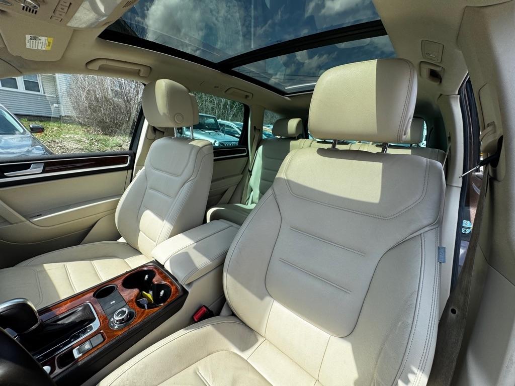 Volkswagen Touareg 4dr TDI Sport w/Nav 2014