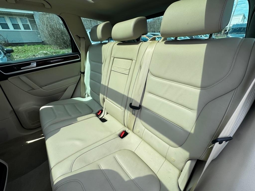 Volkswagen Touareg 4dr TDI Sport w/Nav 2014